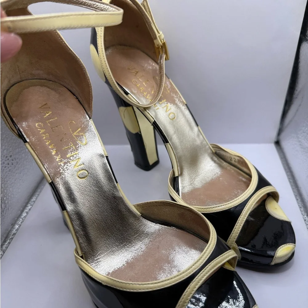 Valentino Black and Cream Strappy Heels - Picture 2 of 14